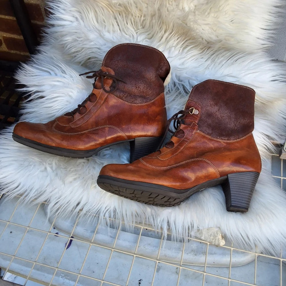 Gabor Laced shearling " Granny" Boots 8.5 - Picture 3 of 15
